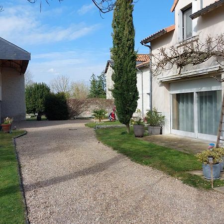 Gite Amanala Poitou Saint-Genest-d'Ambiere Extérieur photo